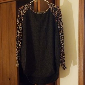Long sleeve leopard top